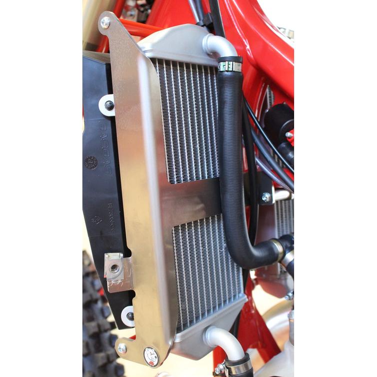 AXP RADIATOR BRACES RED SPACERS GAS-GAS EC250/EC300 18-20