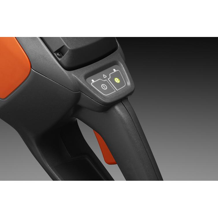 HUSQVARNA 120I, MUKANA AKKU JA LATURI