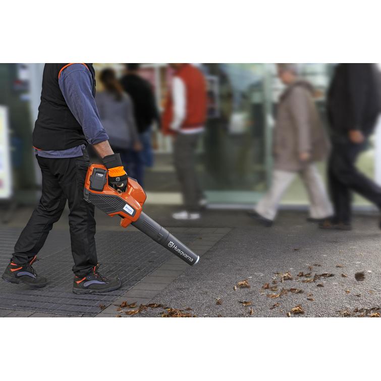 HUSQVARNA 120IB, MUKANA AKKU JA LATURI