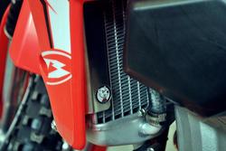 AXP RADIATOR BRACES RED SPACERS BETA 350/390/430/480RR 15-19